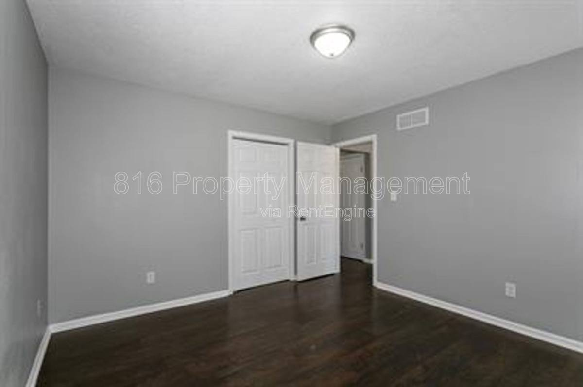 Apartment for rent at 1229 W Hayward Ave #A, Independence, MO 64052