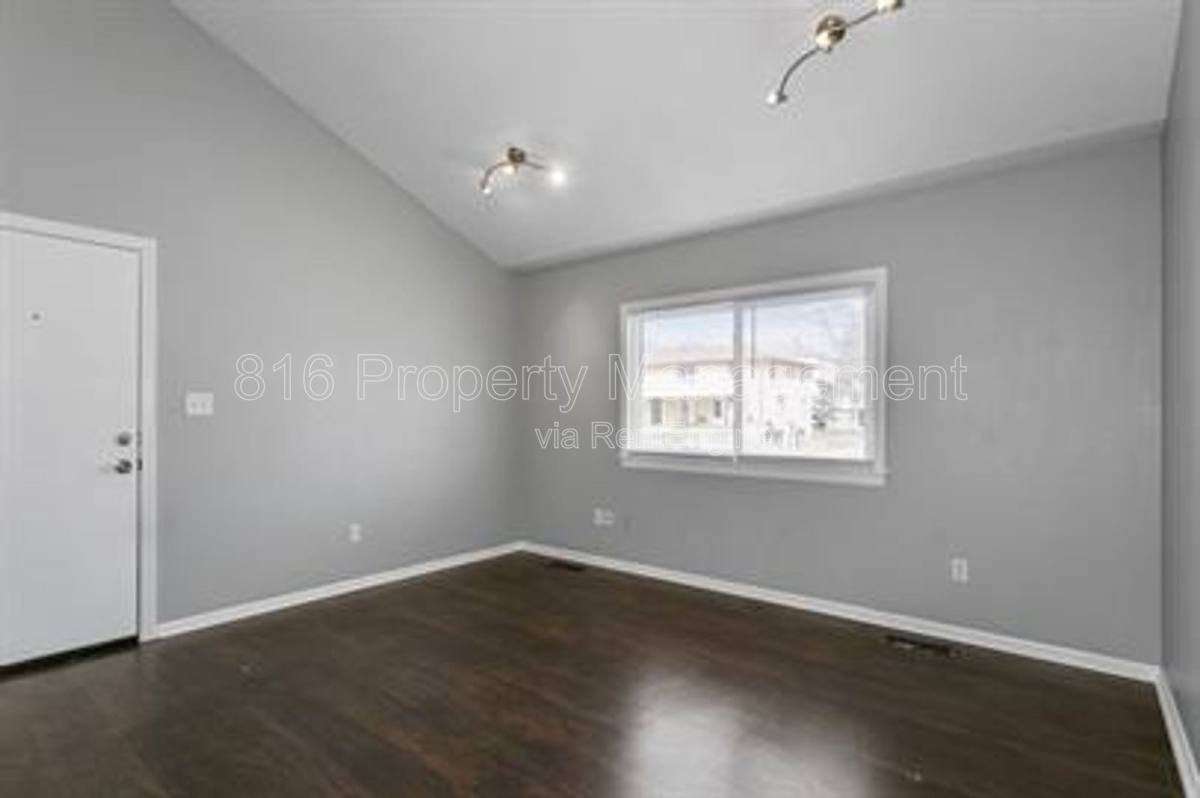 Apartment for rent at 1229 W Hayward Ave #A, Independence, MO 64052