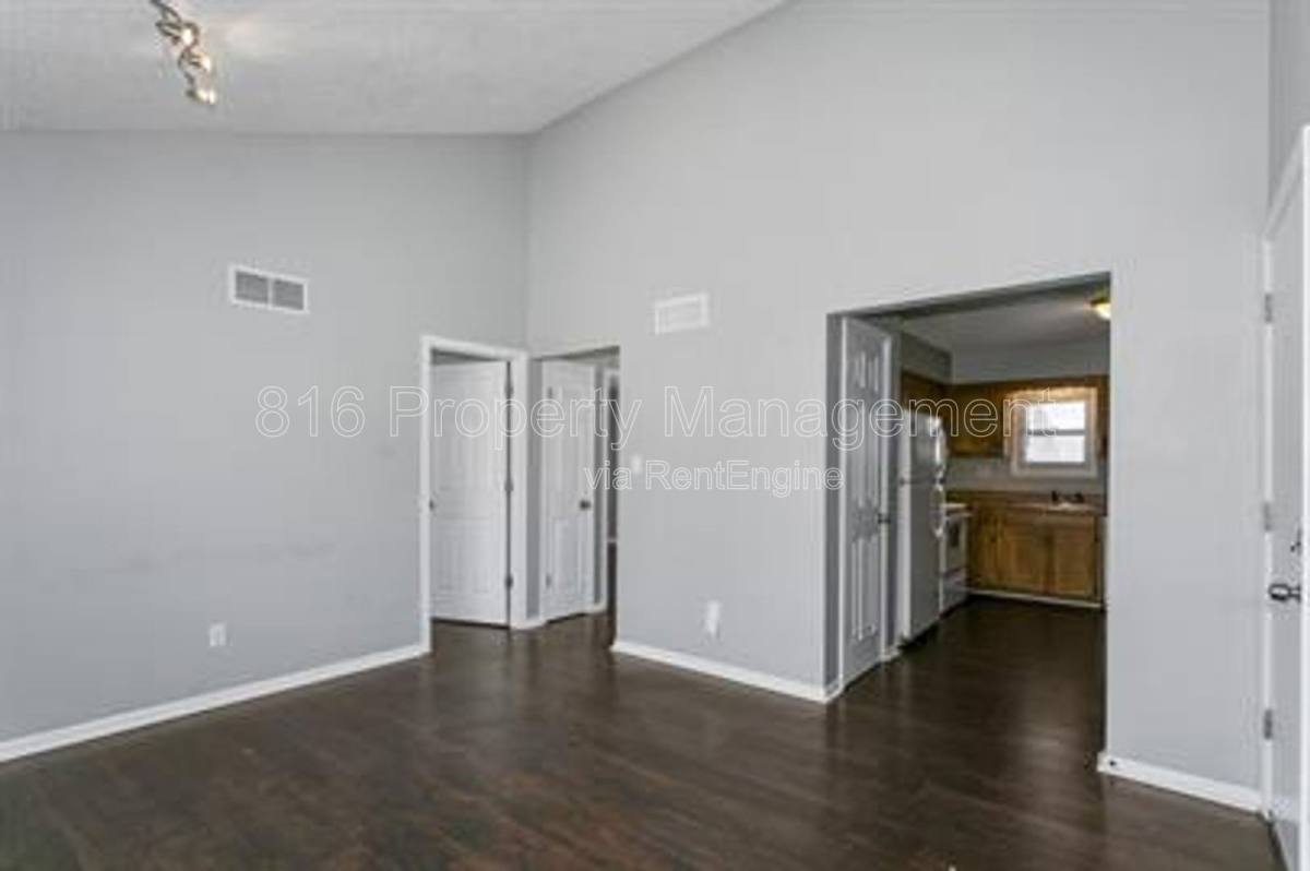 Apartment for rent at 1229 W Hayward Ave #A, Independence, MO 64052