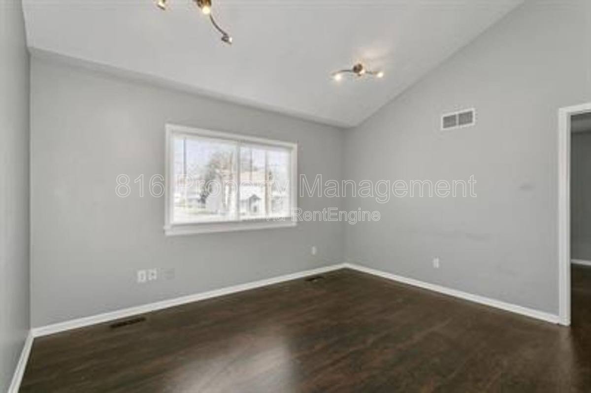 Apartment for rent at 1229 W Hayward Ave #A, Independence, MO 64052