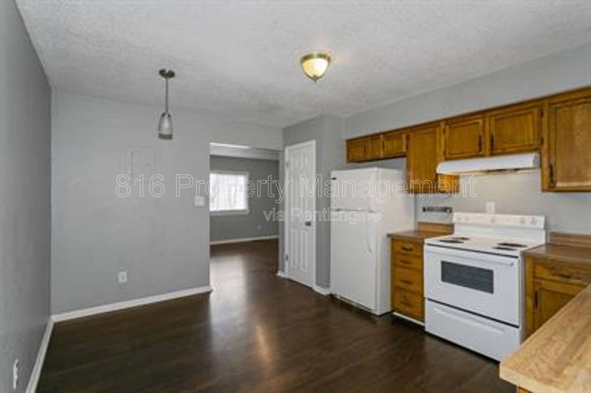 Apartment for rent at 1229 W Hayward Ave #A, Independence, MO 64052