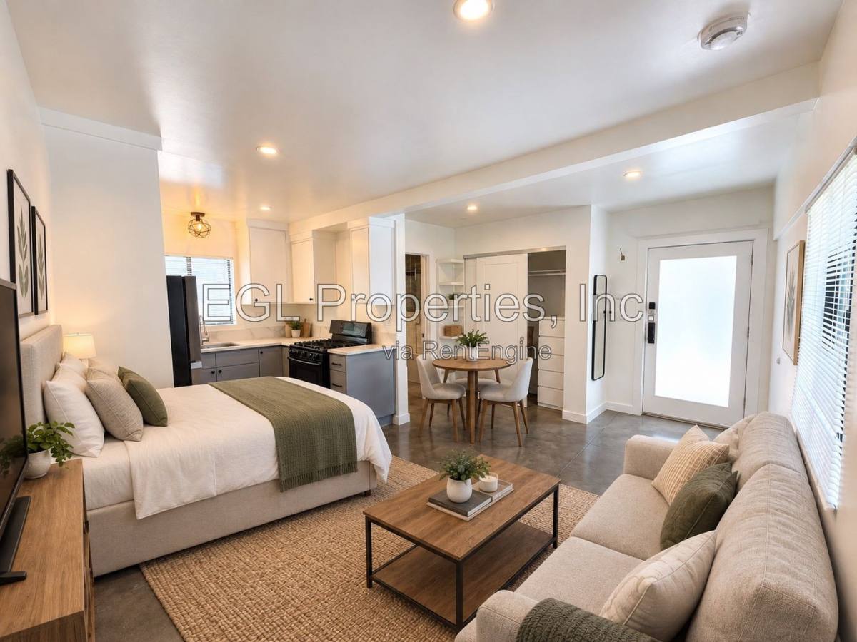 Townhouse for rent at 4124 Garden Ave, Los Angeles, CA 90039