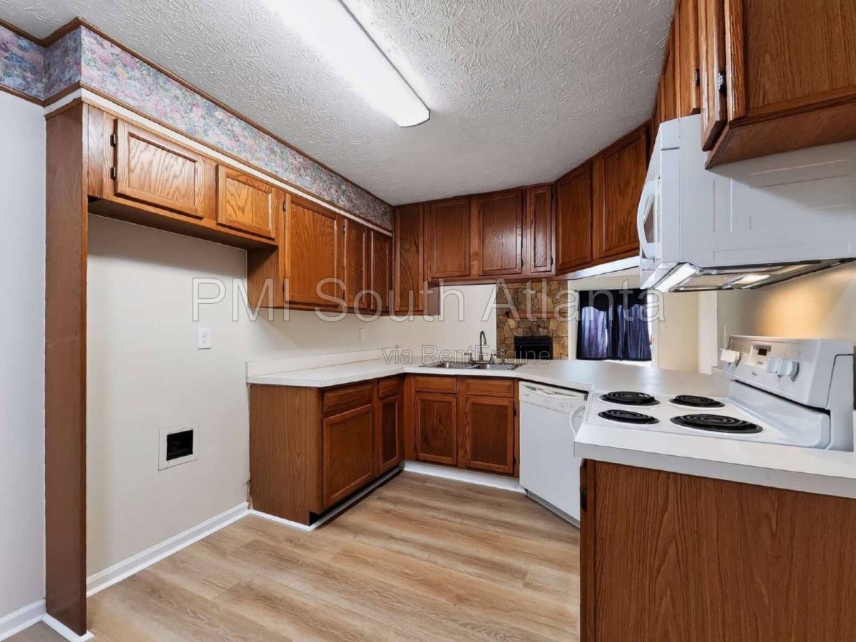 Townhouse for rent at 5640 Waterford Court, Morrow, GA 30260