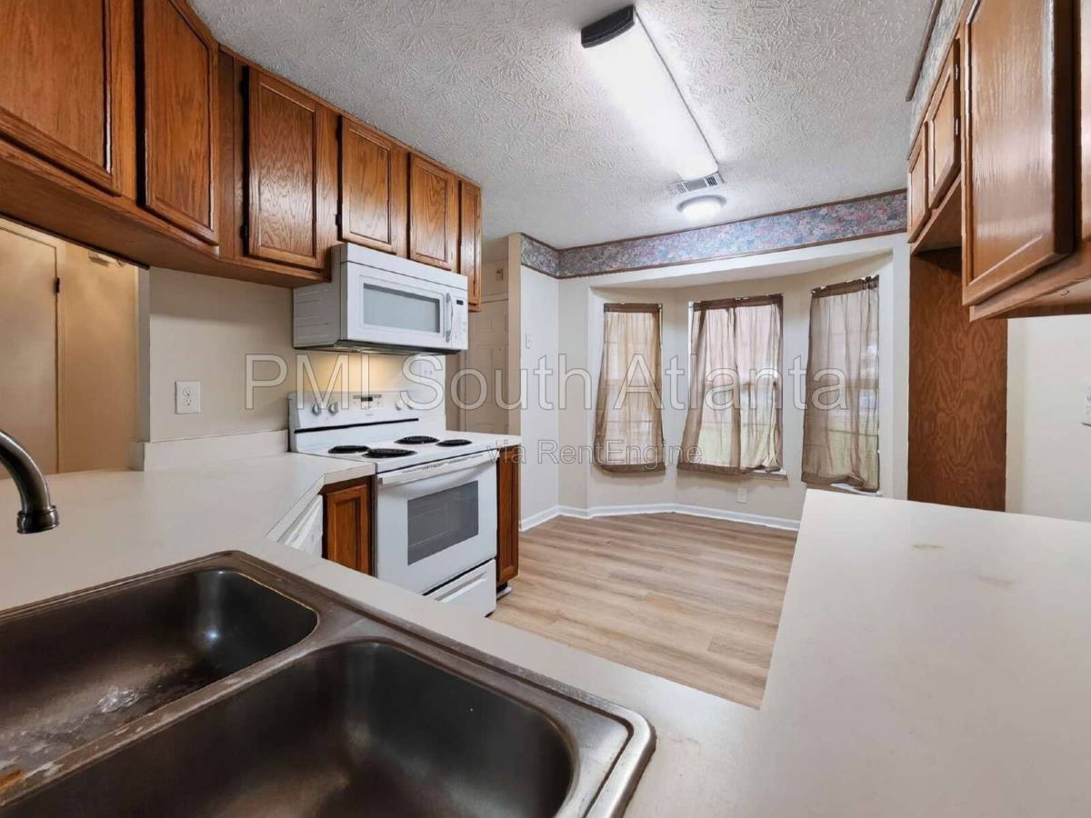 Townhouse for rent at 5640 Waterford Court, Morrow, GA 30260