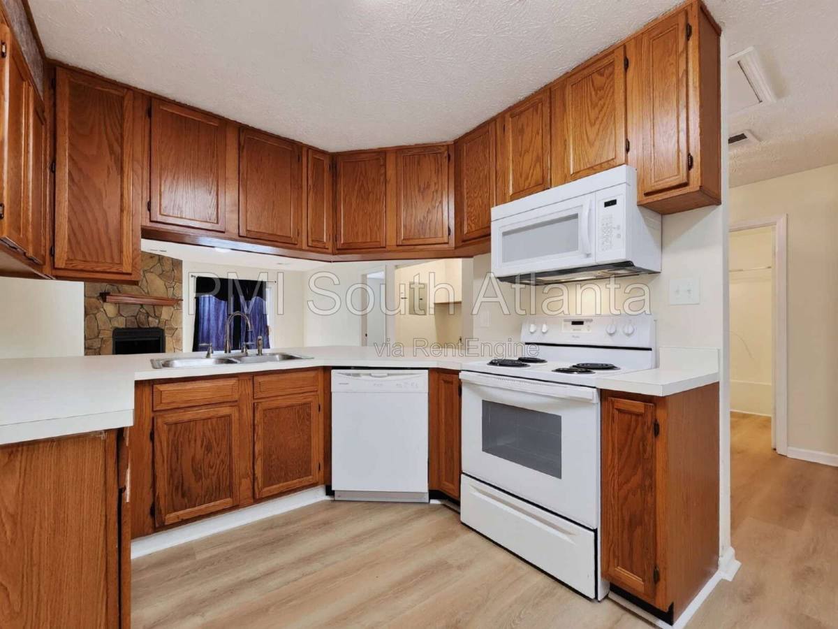 Townhouse for rent at 5640 Waterford Court, Morrow, GA 30260