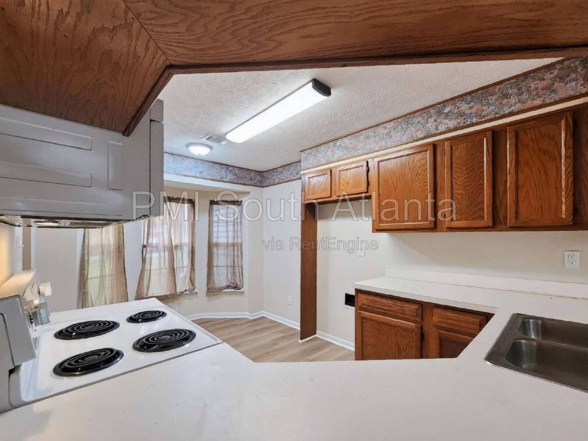 Townhouse for rent at 5640 Waterford Court, Morrow, GA 30260