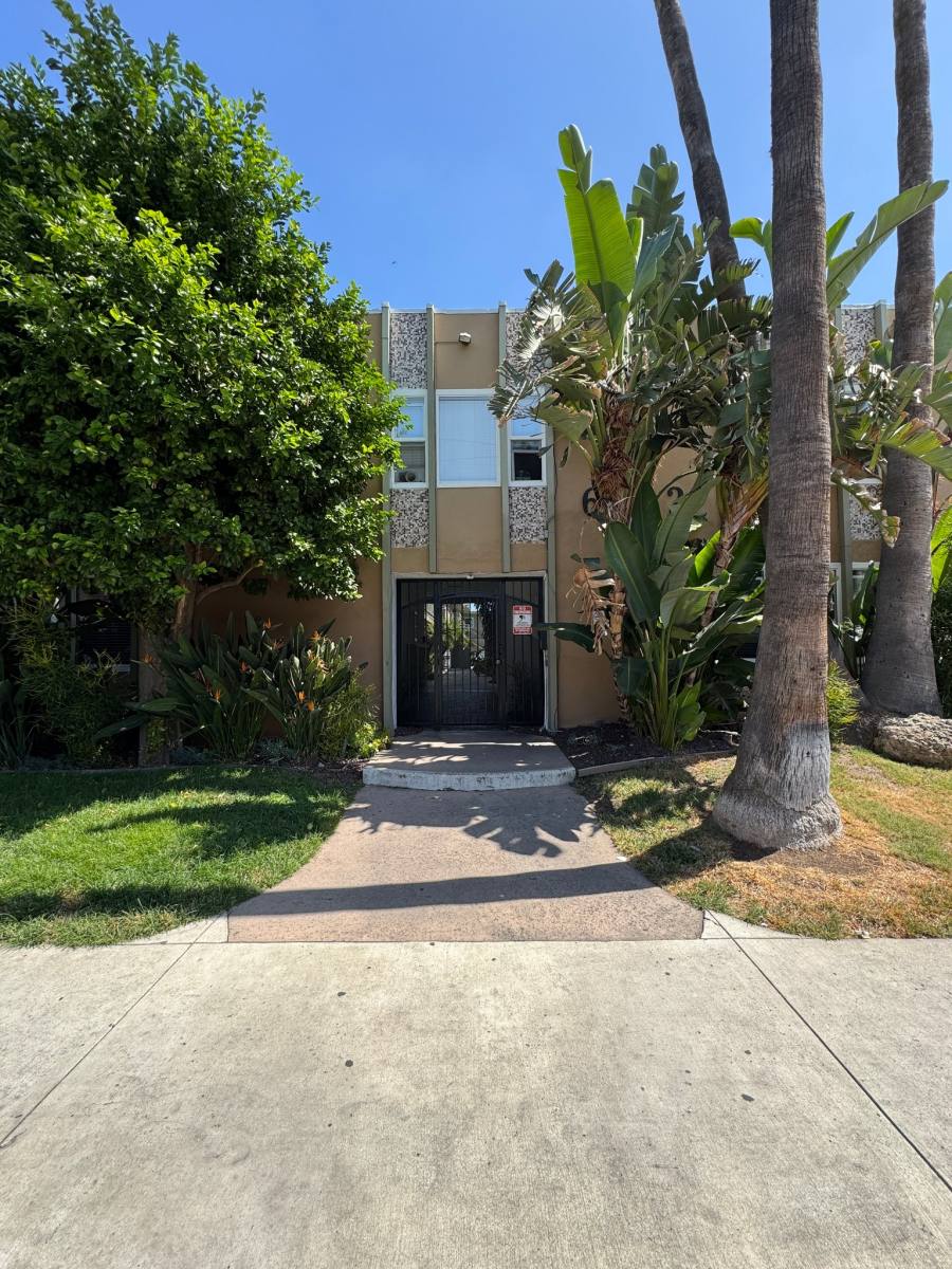 Apartment for rent at 6632 Darby Ave #15, Reseda, CA 91335
