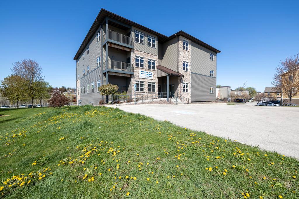 Apartment for rent at 122-128 Wisconsin St 128 203, West Bend, WI 53095