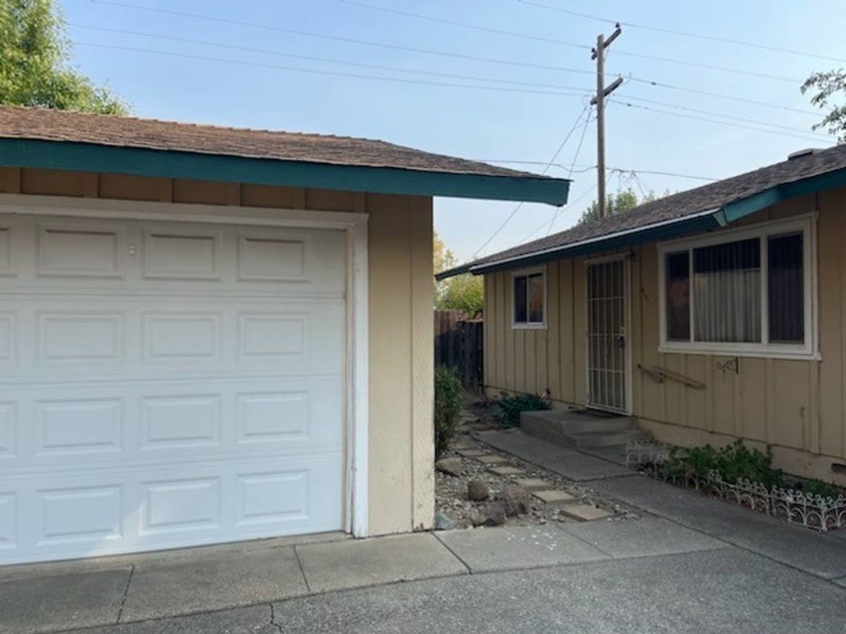 Apartment for rent at 3260-3290 Stingy Lane, Anderson, CA 96007