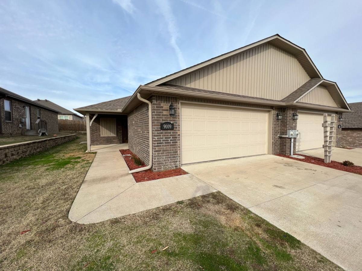 Apartment for rent at 9009-9011 Sandra Way, Fort Smith, AR 72916