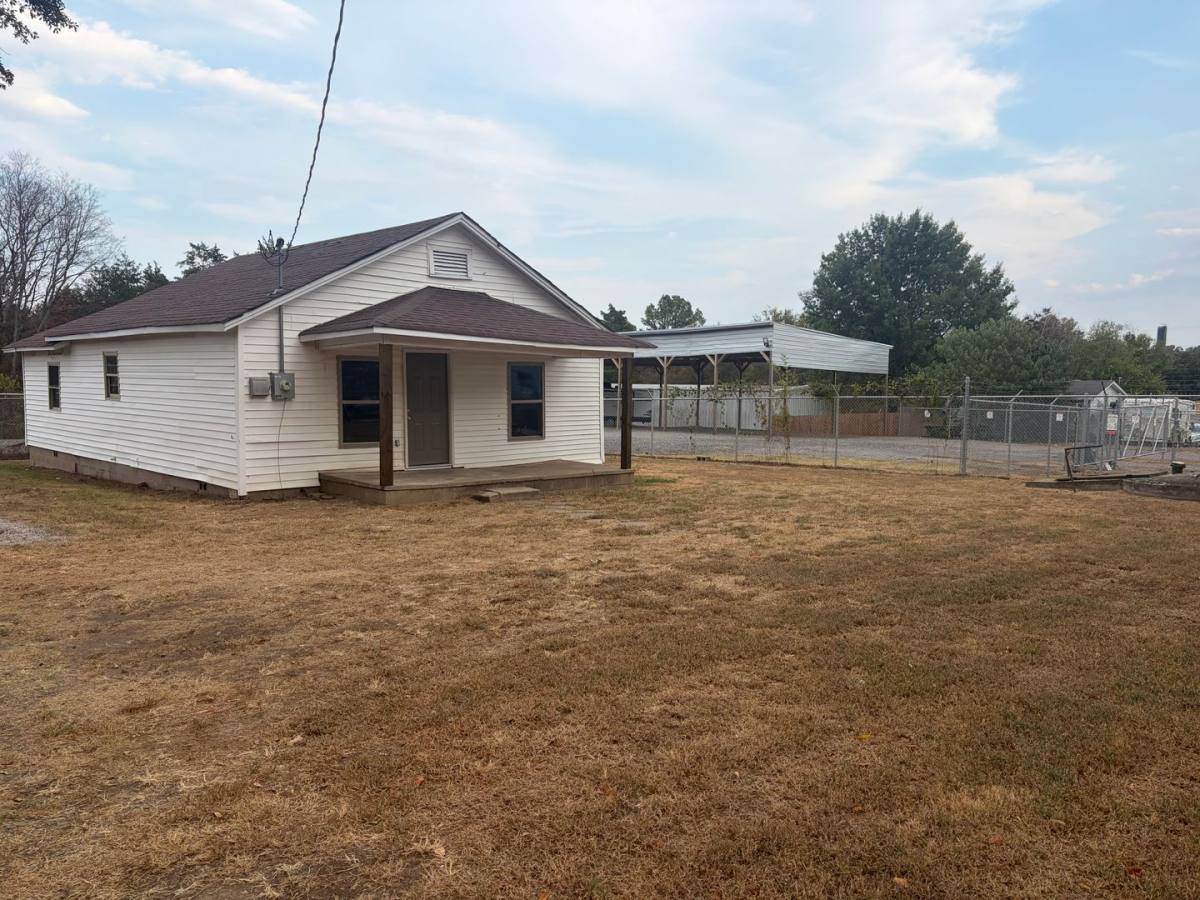 House for rent at 1231 Oak Grove Rd, Van Buren, AR 72956