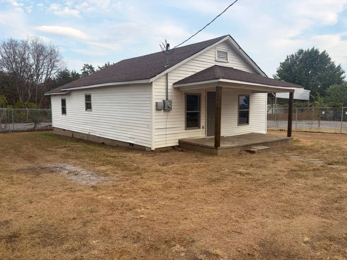 House for rent at 1231 Oak Grove Rd, Van Buren, AR 72956