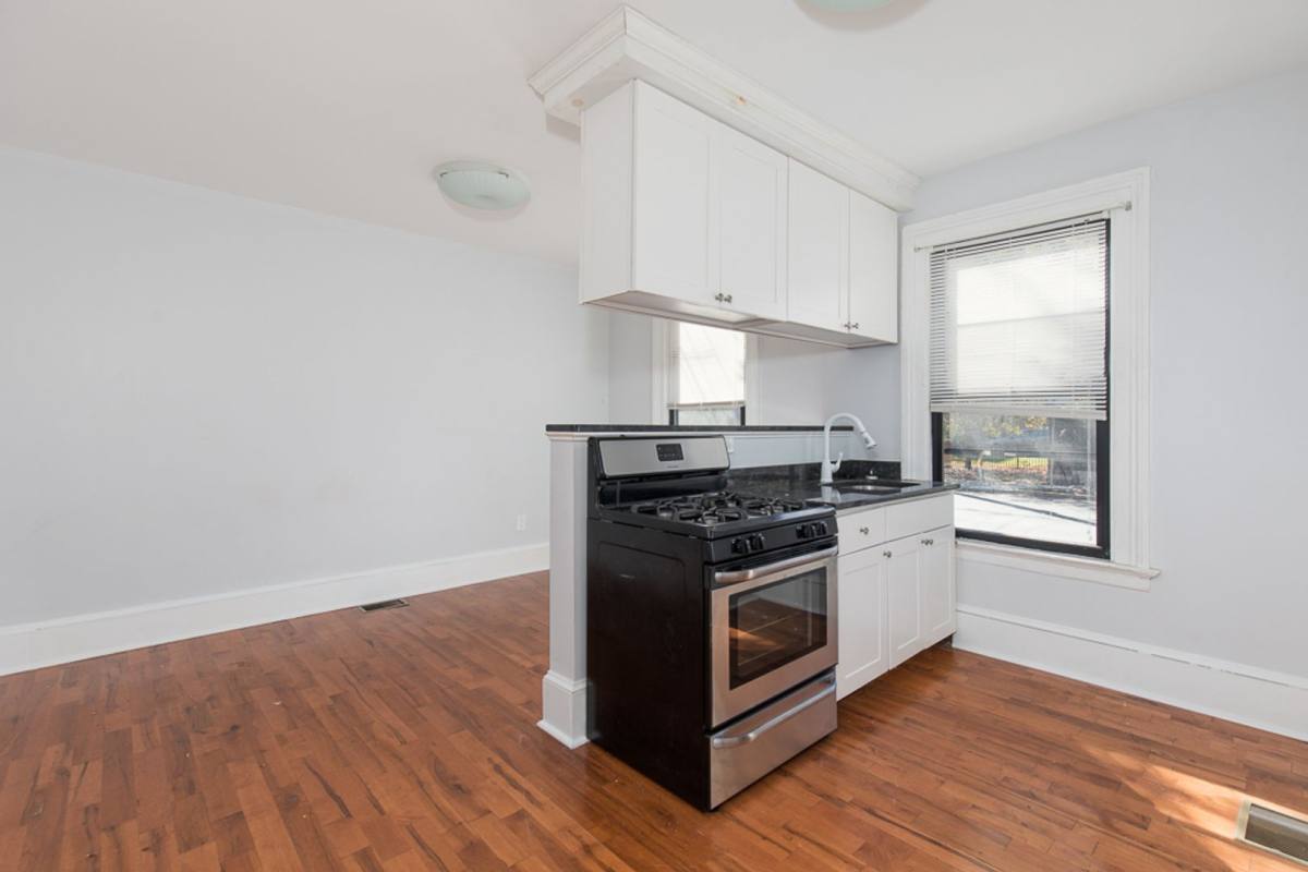 Apartment for rent at 1371 Chapel St, New Haven, CT 06511