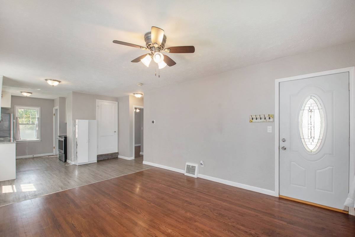 House for rent at 2006 Main St, Bellevue, NE 68005