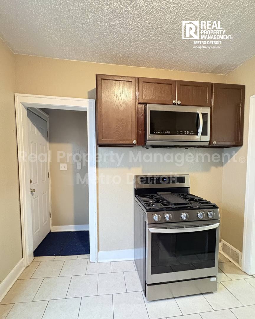 House for rent at 15859 Santa Rosa Dr, Detroit, MI 48238