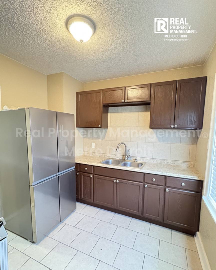 House for rent at 15859 Santa Rosa Dr, Detroit, MI 48238