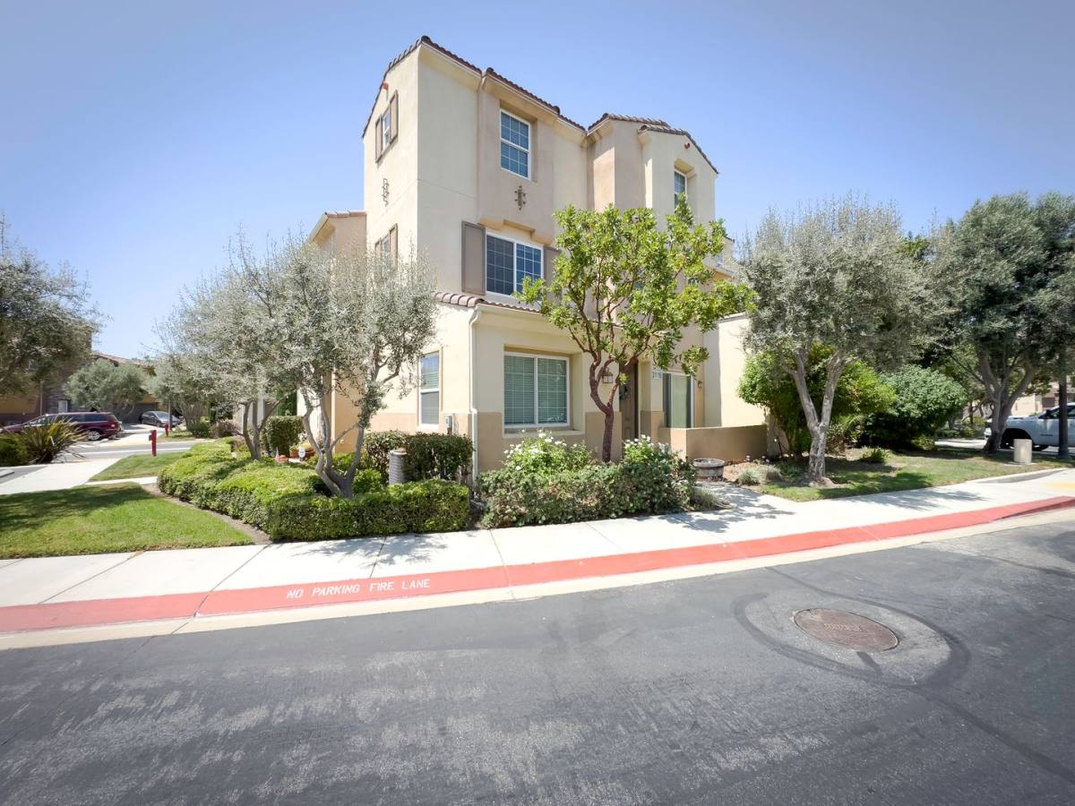 Townhouse for rent at 31118 Black Maple Dr, Temecula, CA 92592