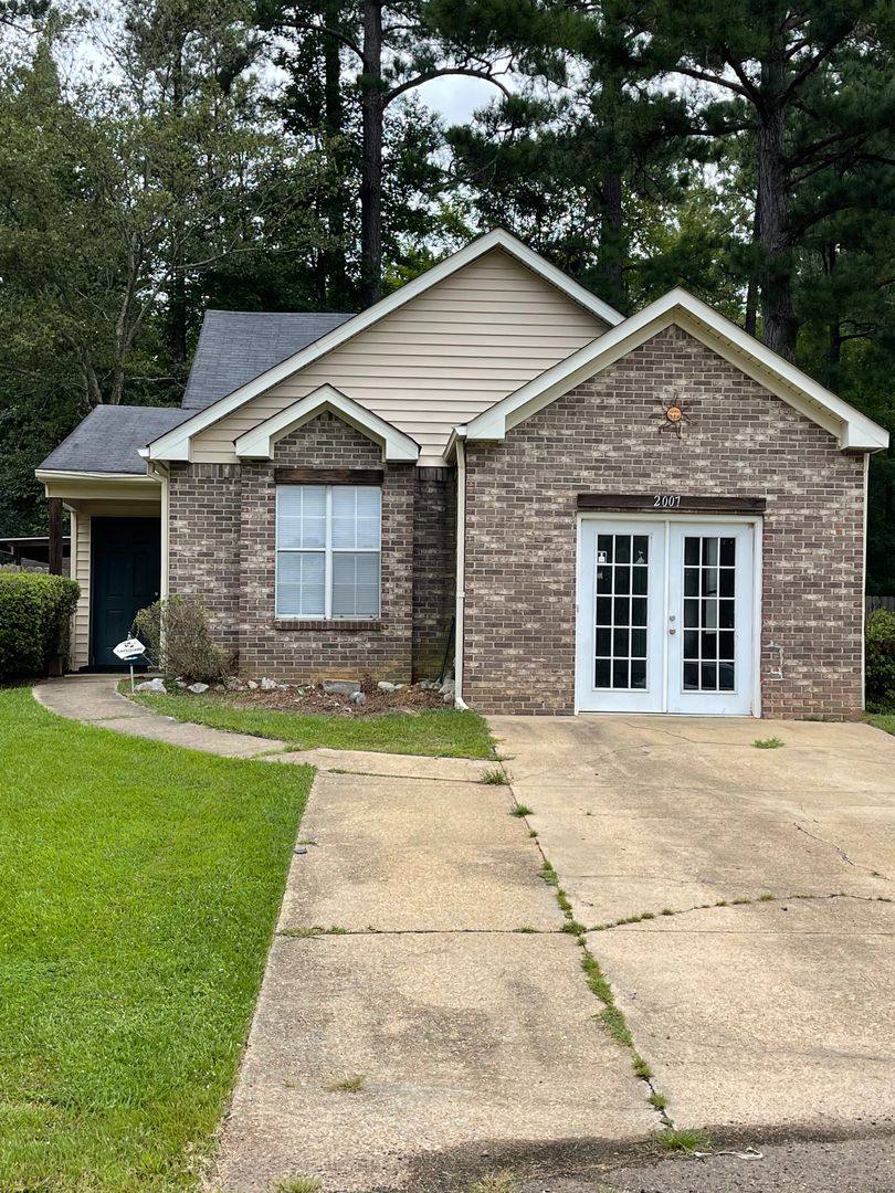 House for rent at 2007 Red Oak Dr, Brandon, MS 39042