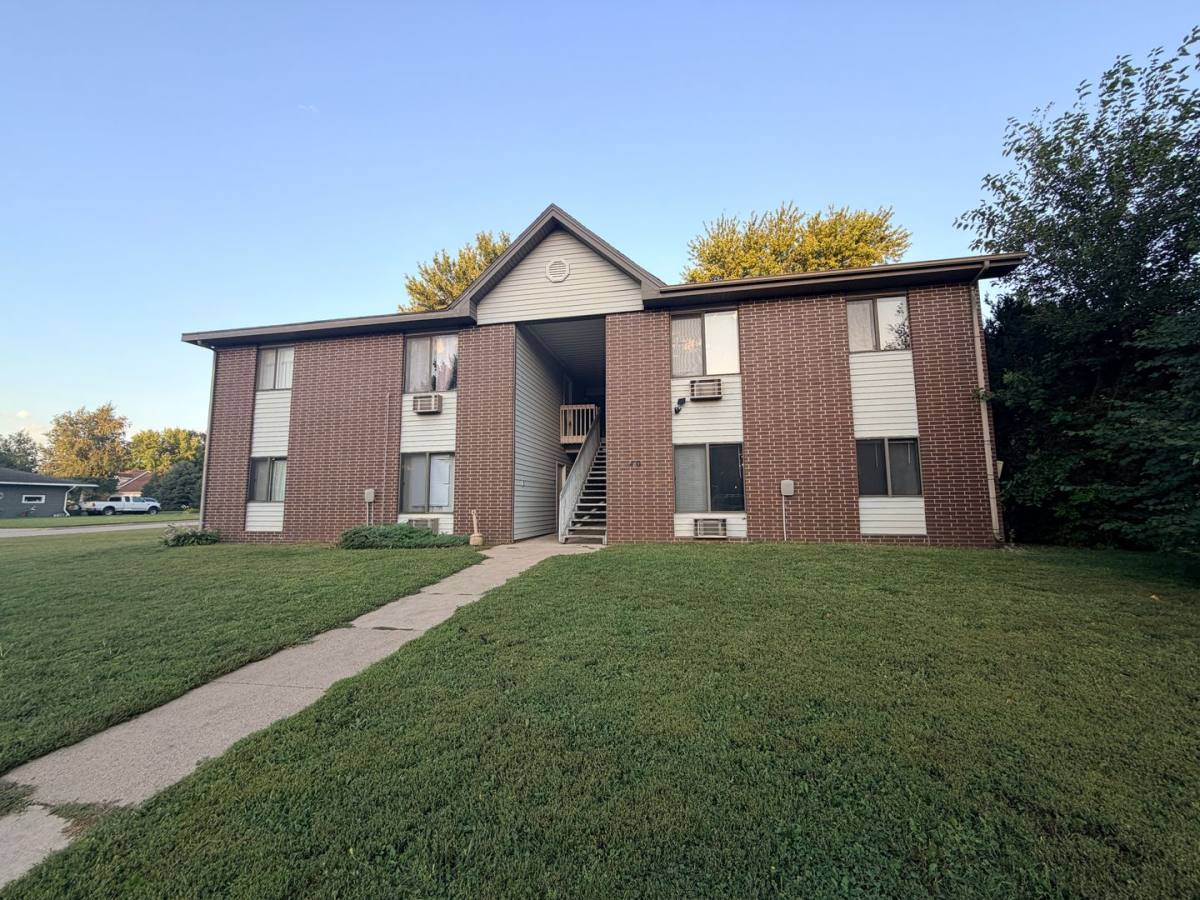 Apartment for rent at 402-404 Mueller St, Holstein, IA 51025