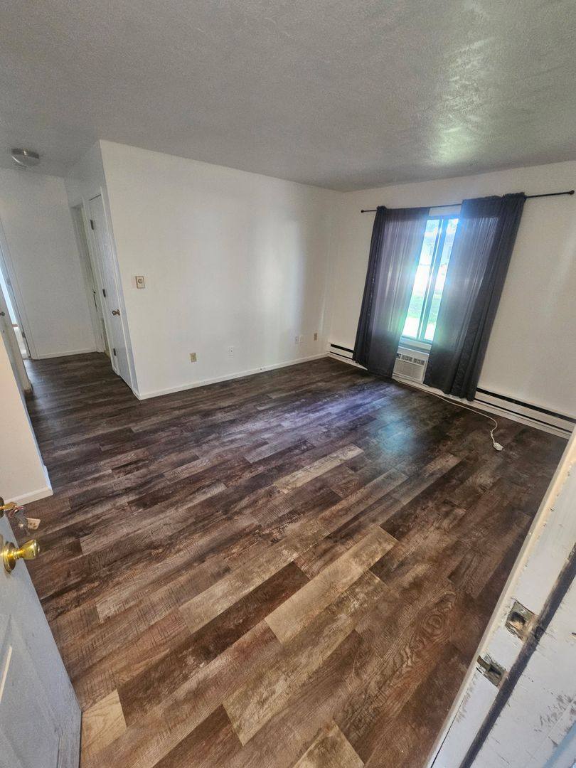 Apartment for rent at 402-404 Mueller St, Holstein, IA 51025
