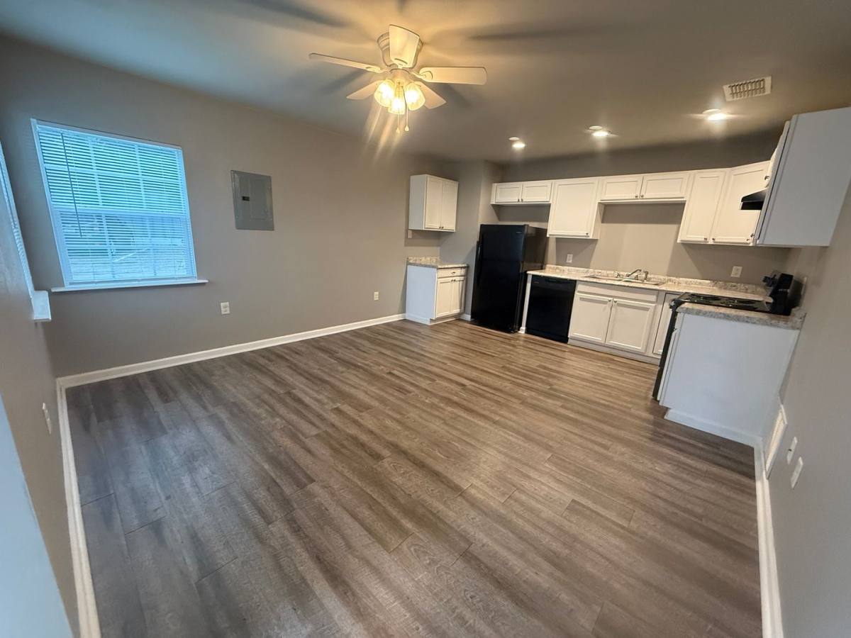 Apartment for rent at 700 W Upshur Ave, Gladewater, TX 75647