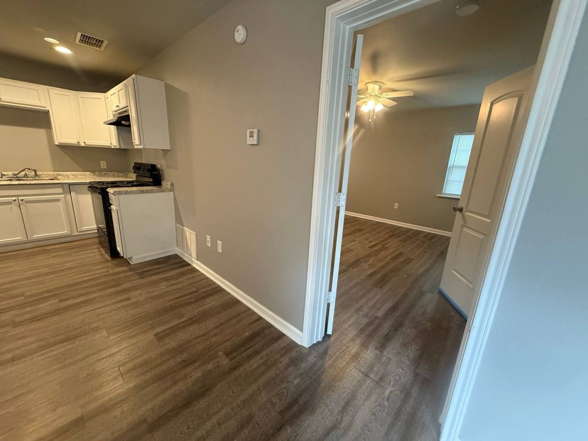 Apartment for rent at 700 W Upshur Ave, Gladewater, TX 75647
