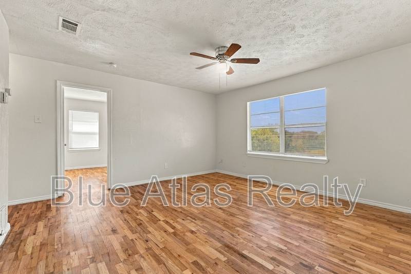 Apartment for rent at 1212 Riverview Dr #D, Irving, TX 75060