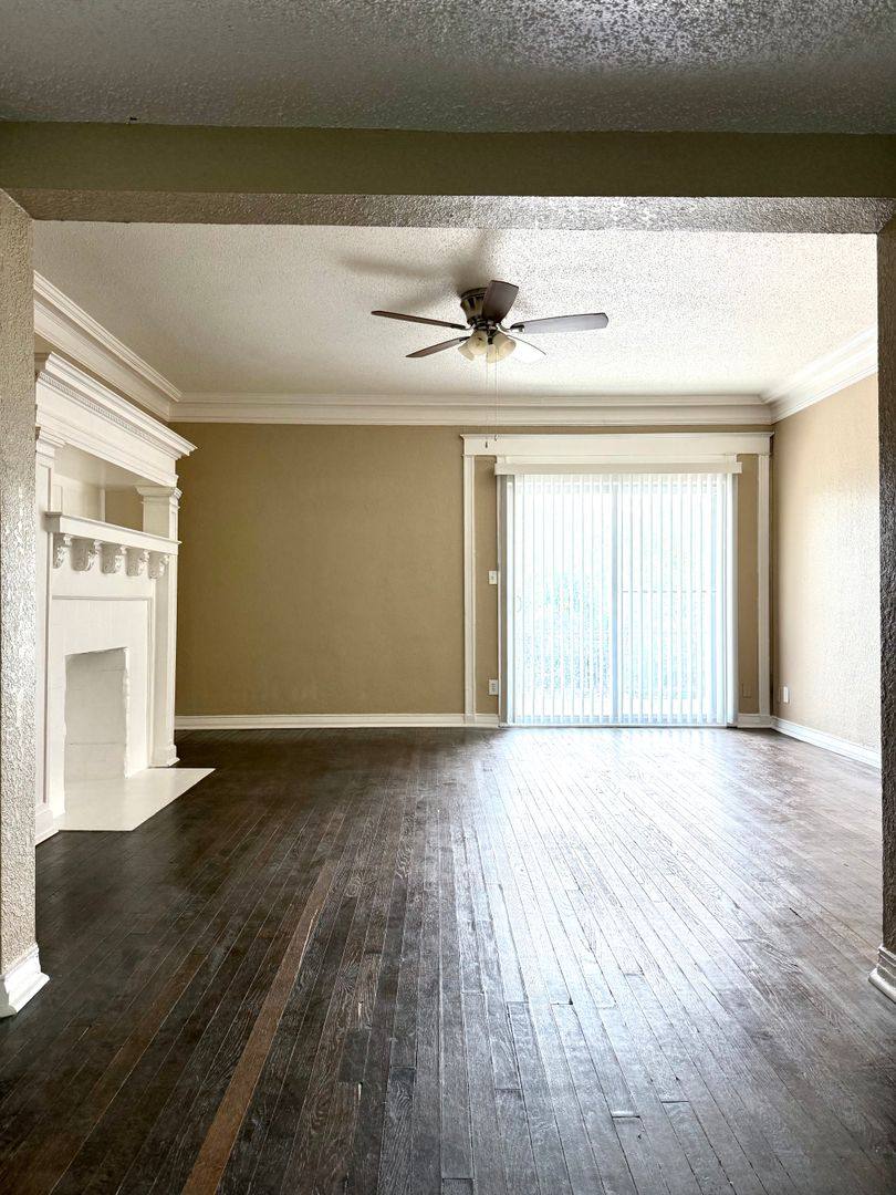 Apartment for rent at 1614-1620 E Linwood Blvd, Kansas City, MO 64109
