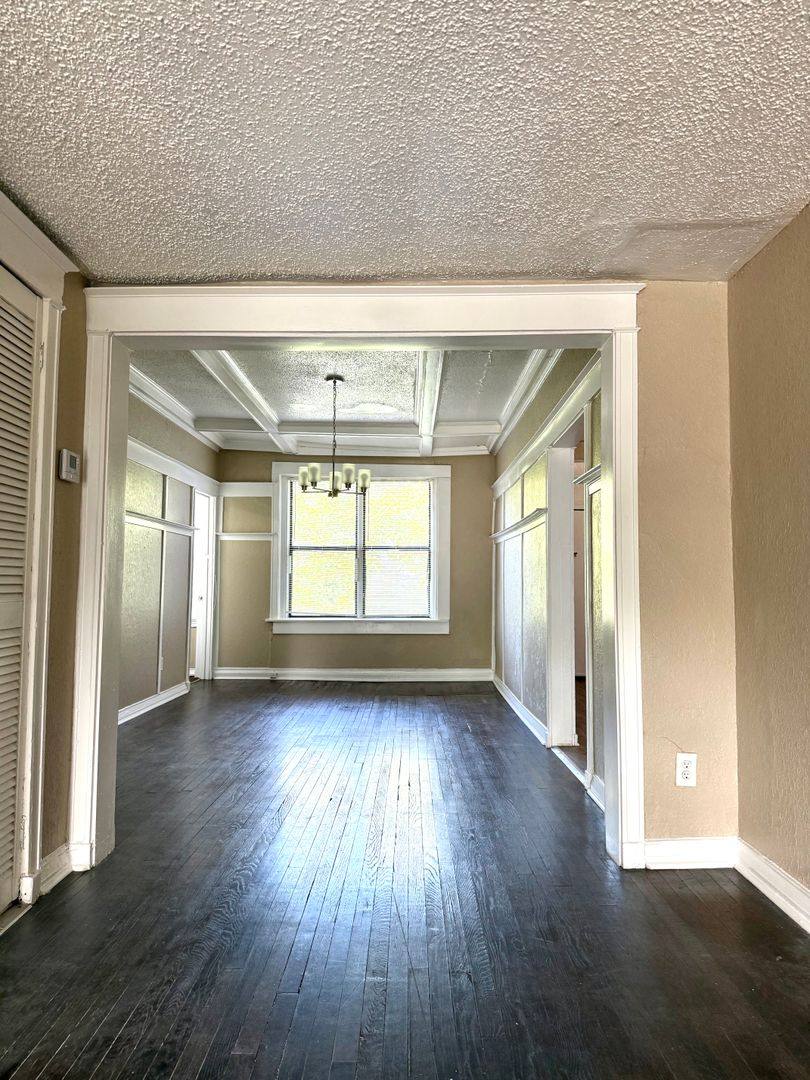 Apartment for rent at 1614-1620 E Linwood Blvd, Kansas City, MO 64109