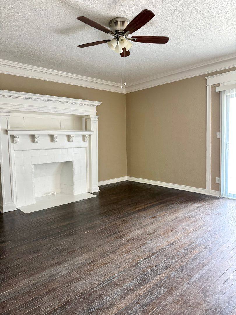 Apartment for rent at 1614-1620 E Linwood Blvd, Kansas City, MO 64109
