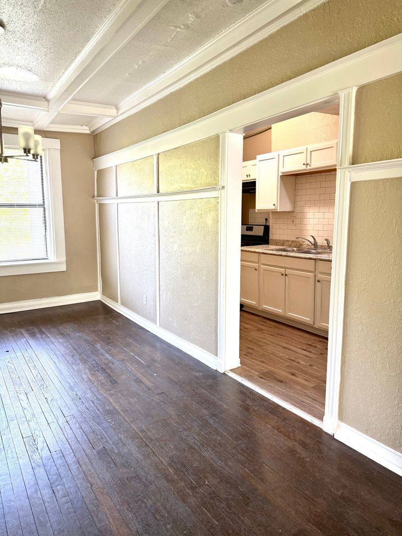 Apartment for rent at 1614-1620 E Linwood Blvd, Kansas City, MO 64109
