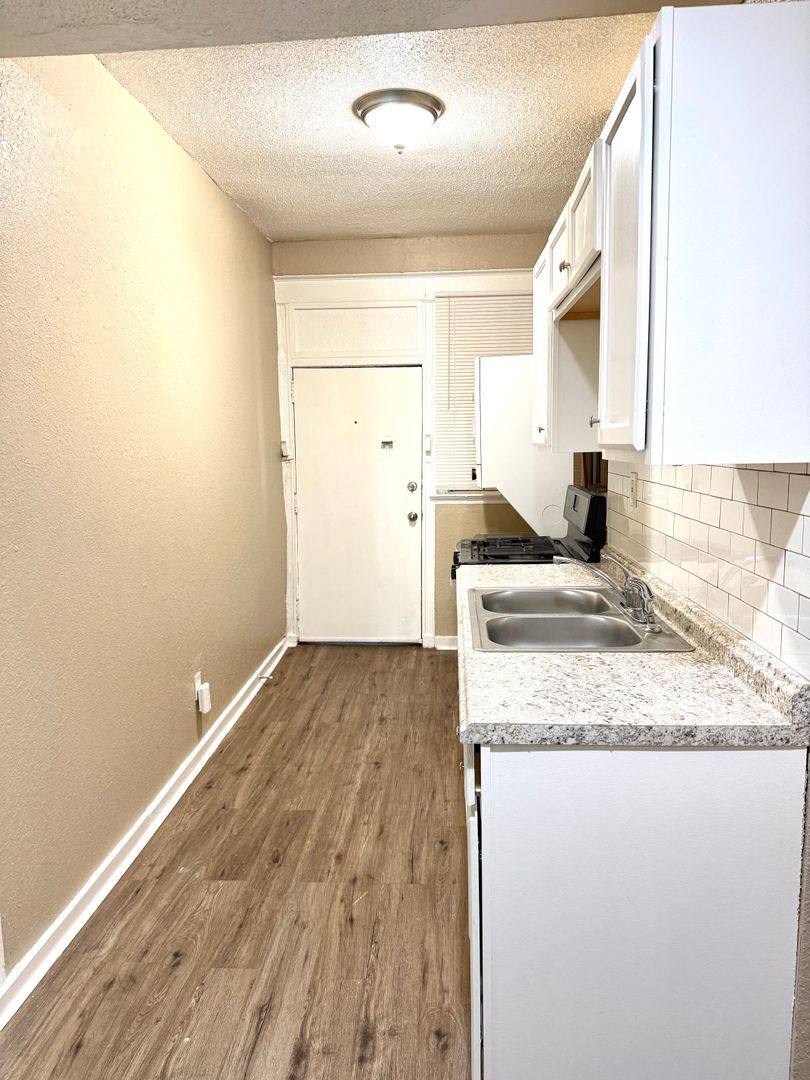 Apartment for rent at 1614-1620 E Linwood Blvd, Kansas City, MO 64109