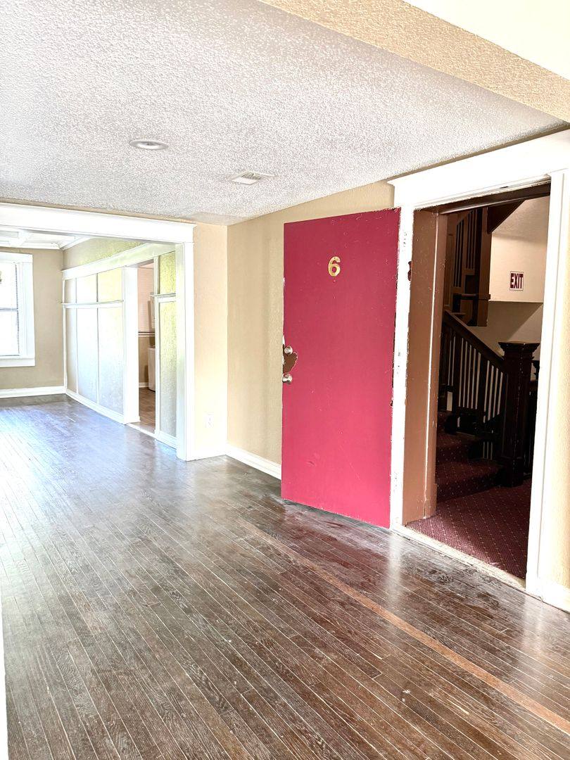 Apartment for rent at 1614-1620 E Linwood Blvd, Kansas City, MO 64109