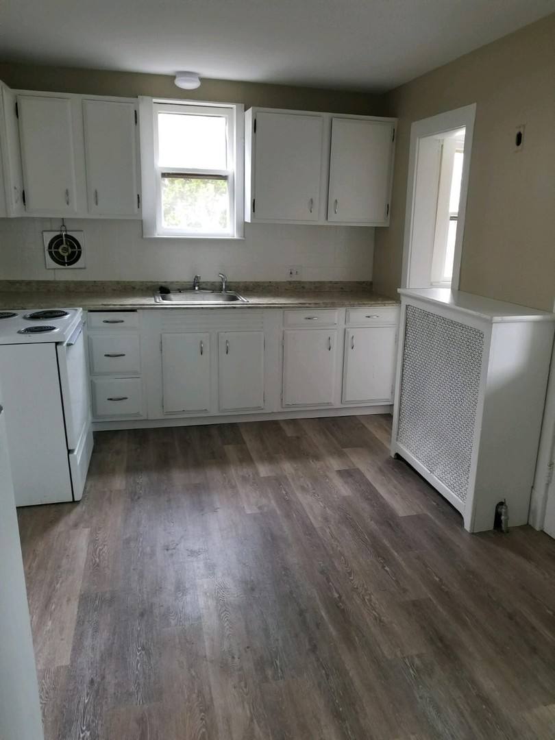 Apartment for rent at 3 Carl St, Enfield, CT 06082