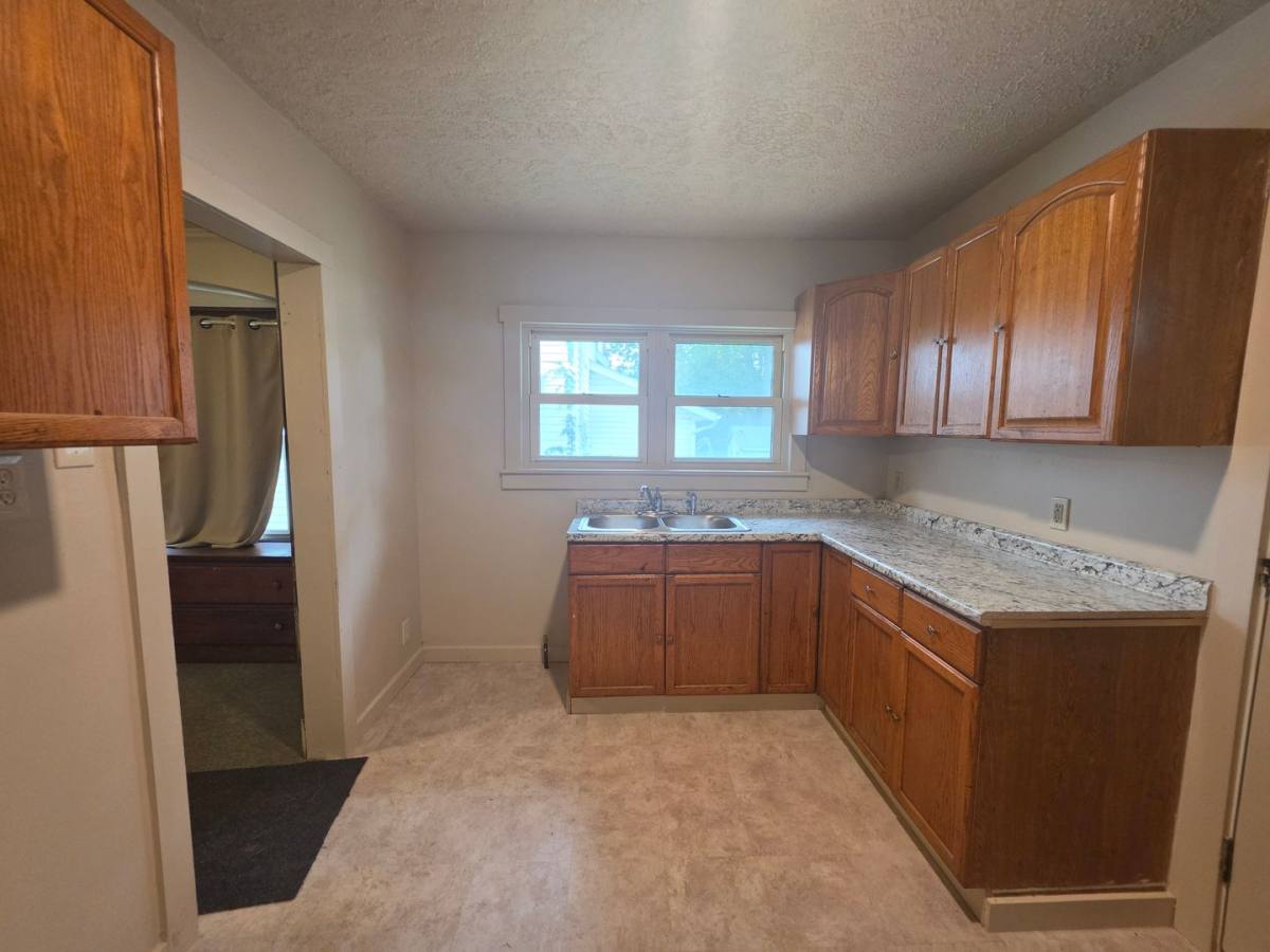 House for rent at 1164 McIntosh Ave, Akron, OH 44314