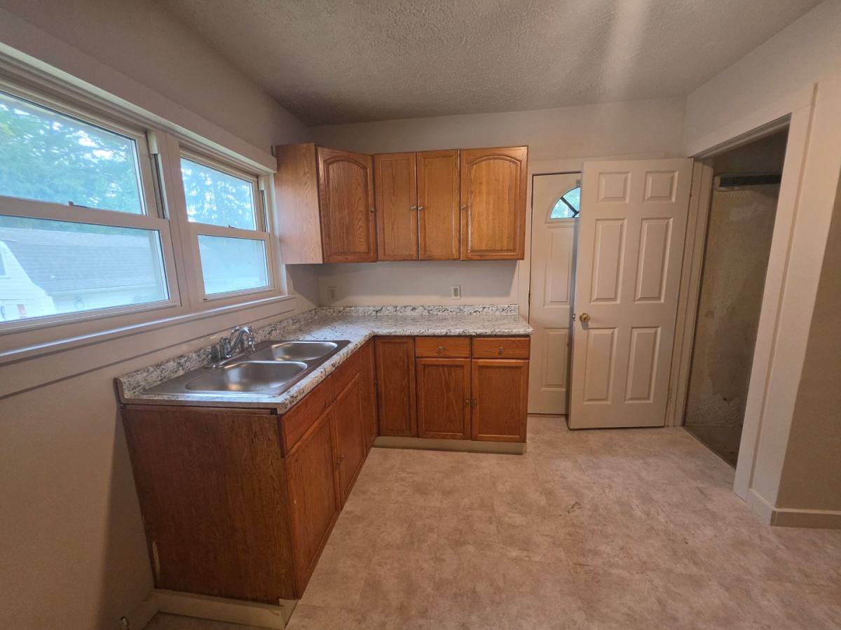 House for rent at 1164 McIntosh Ave, Akron, OH 44314