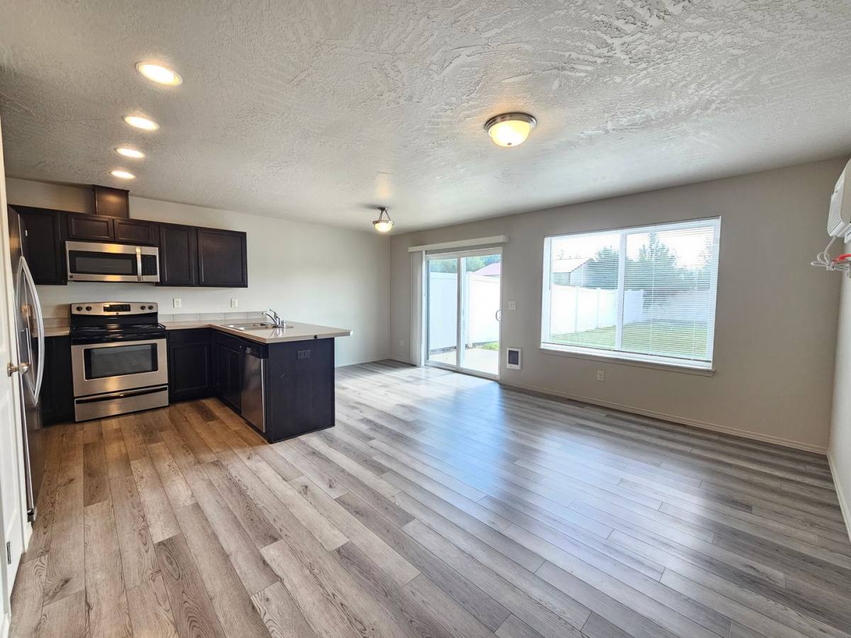 Townhouse for rent at 17610-17616 E Cowley Ave, Greenacres, WA 99016