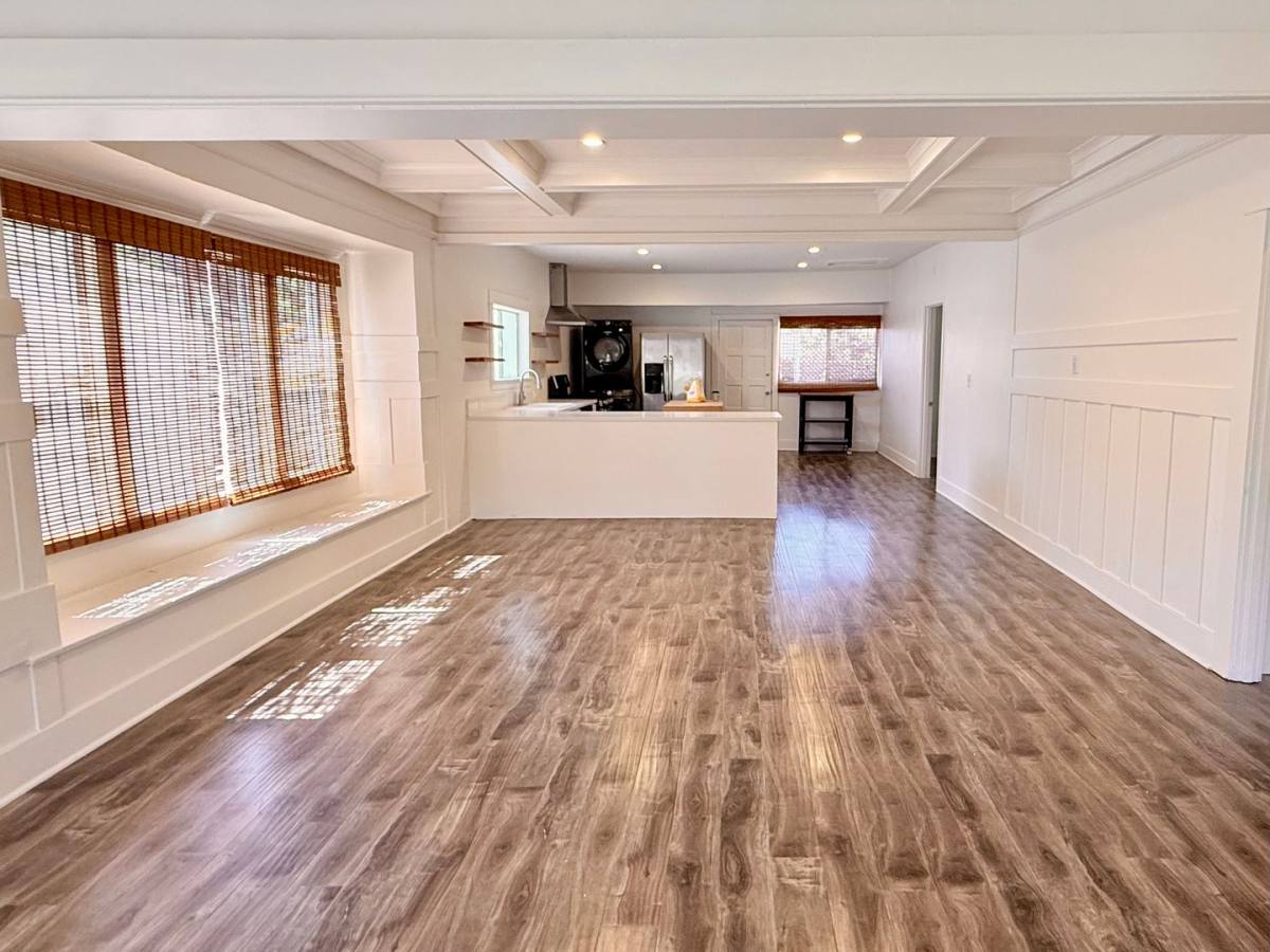 House for rent at 3871 S Hobart Blvd, Los Angeles, CA 90062