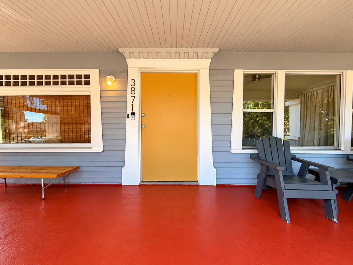 House for rent at 3871 S Hobart Blvd, Los Angeles, CA 90062