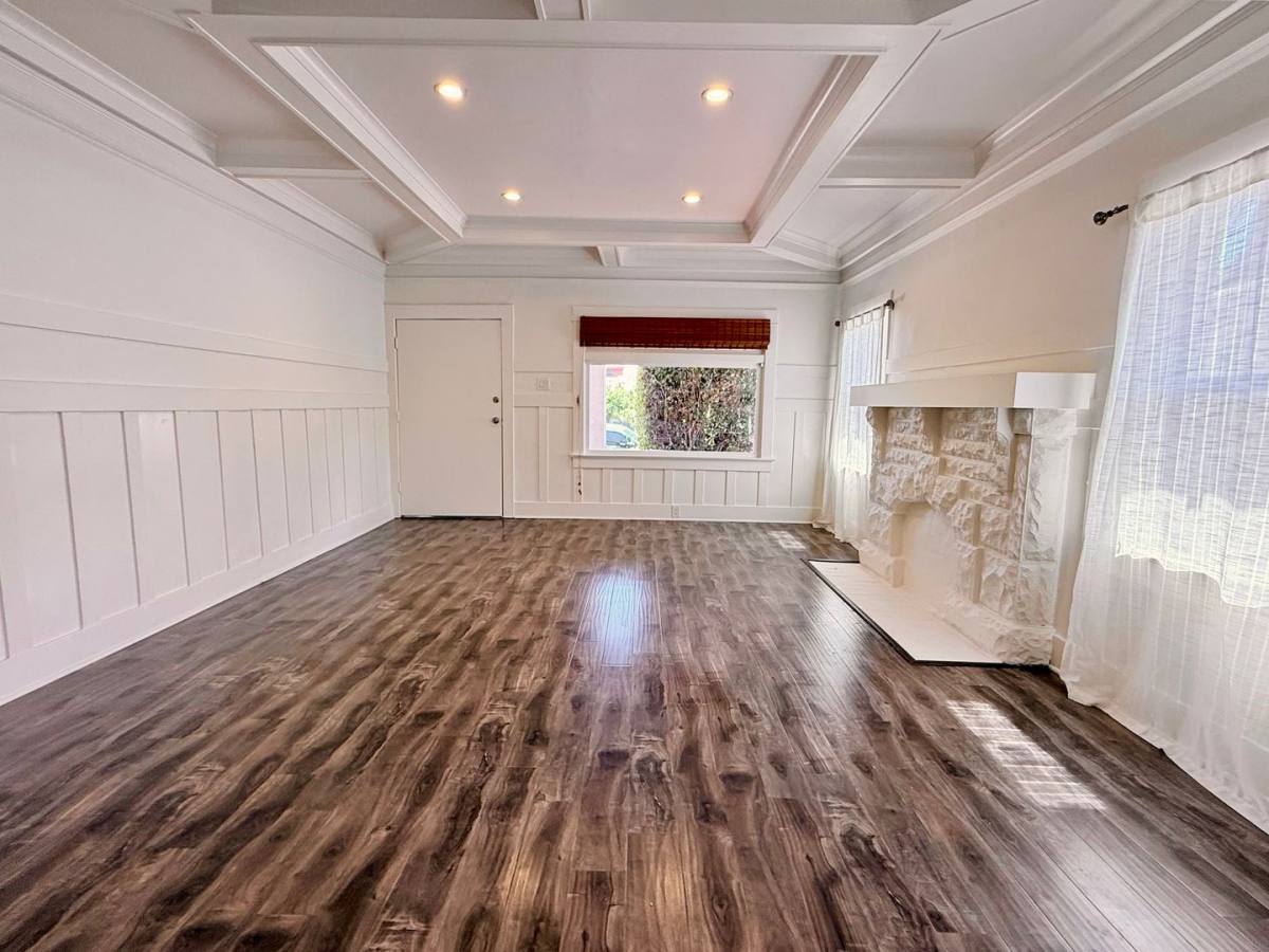 House for rent at 3871 S Hobart Blvd, Los Angeles, CA 90062