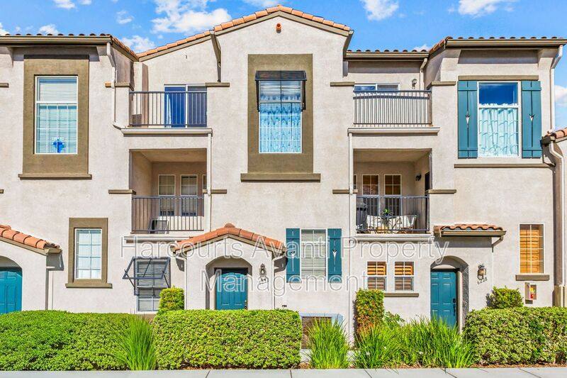 Townhouse for rent at 6232 Via Trato, Carlsbad, CA 92009
