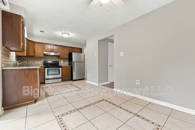 Townhouse for rent at 1554 Pin Oak Dr, Waldorf, MD 20601