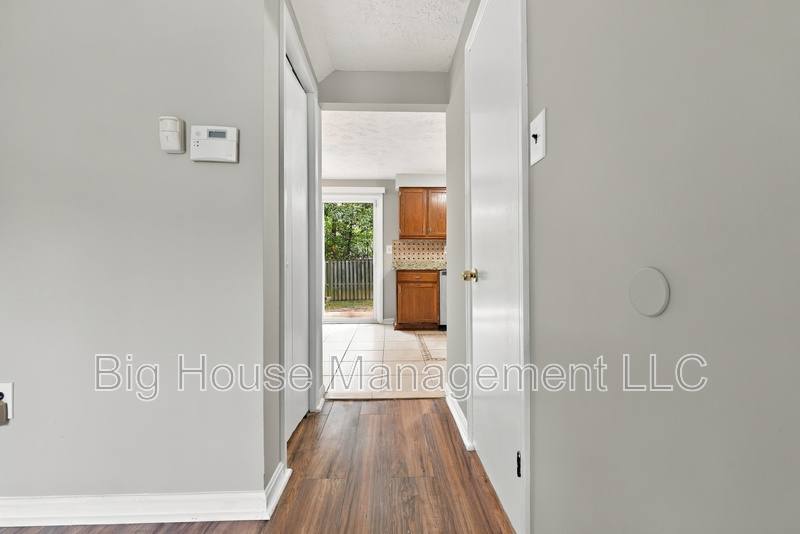 Townhouse for rent at 1554 Pin Oak Dr, Waldorf, MD 20601