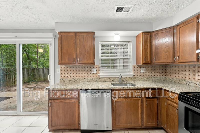 Townhouse for rent at 1554 Pin Oak Dr, Waldorf, MD 20601