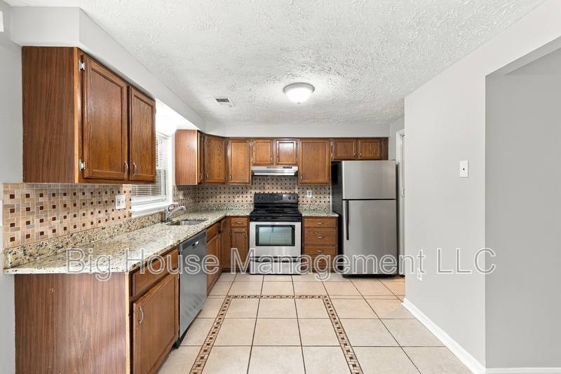 Townhouse for rent at 1554 Pin Oak Dr, Waldorf, MD 20601