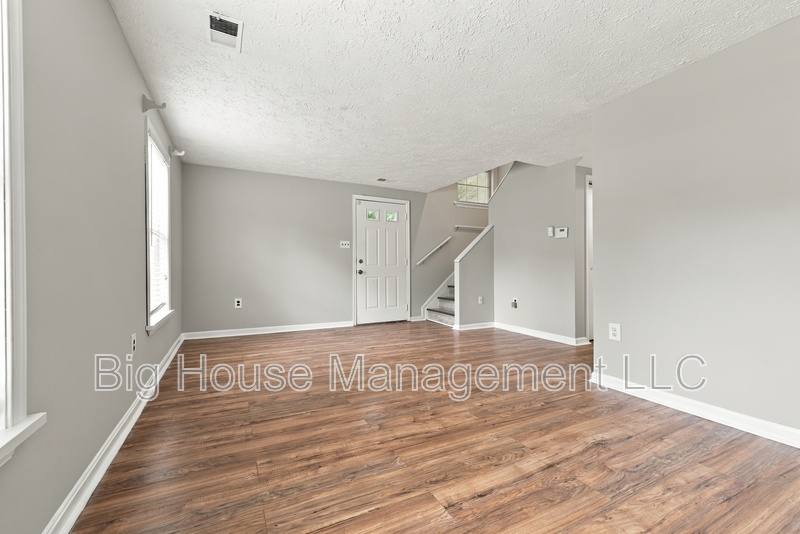Townhouse for rent at 1554 Pin Oak Dr, Waldorf, MD 20601
