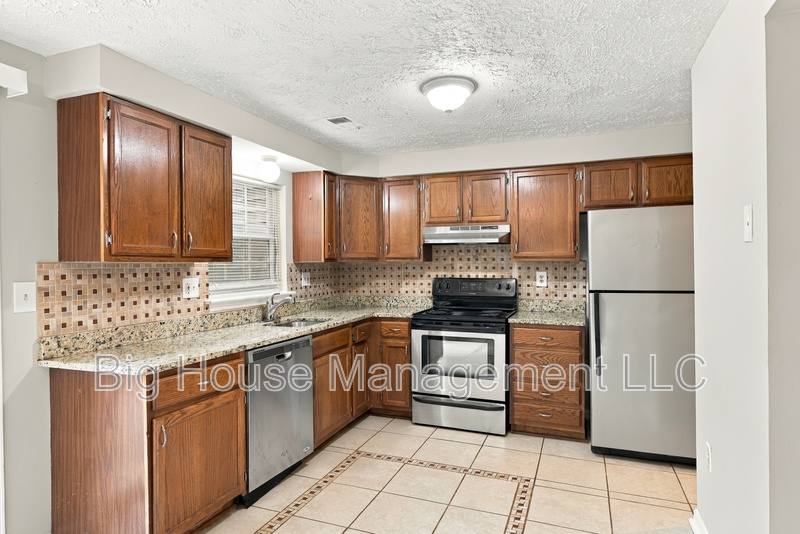 Townhouse for rent at 1554 Pin Oak Dr, Waldorf, MD 20601