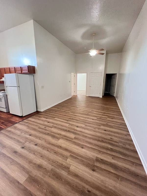 Apartment for rent at 113 N Harrison St #5, Alexandria, IN 46001