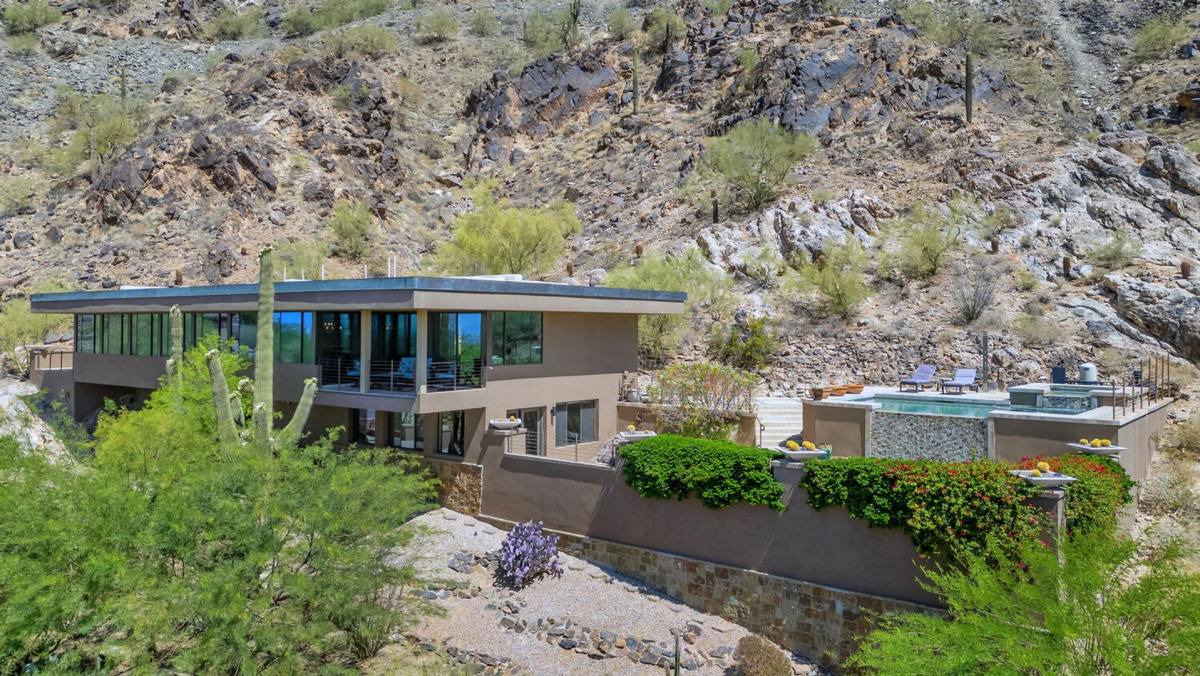 House for rent at 5800 E Glen Dr, Paradise Valley, AZ 85253