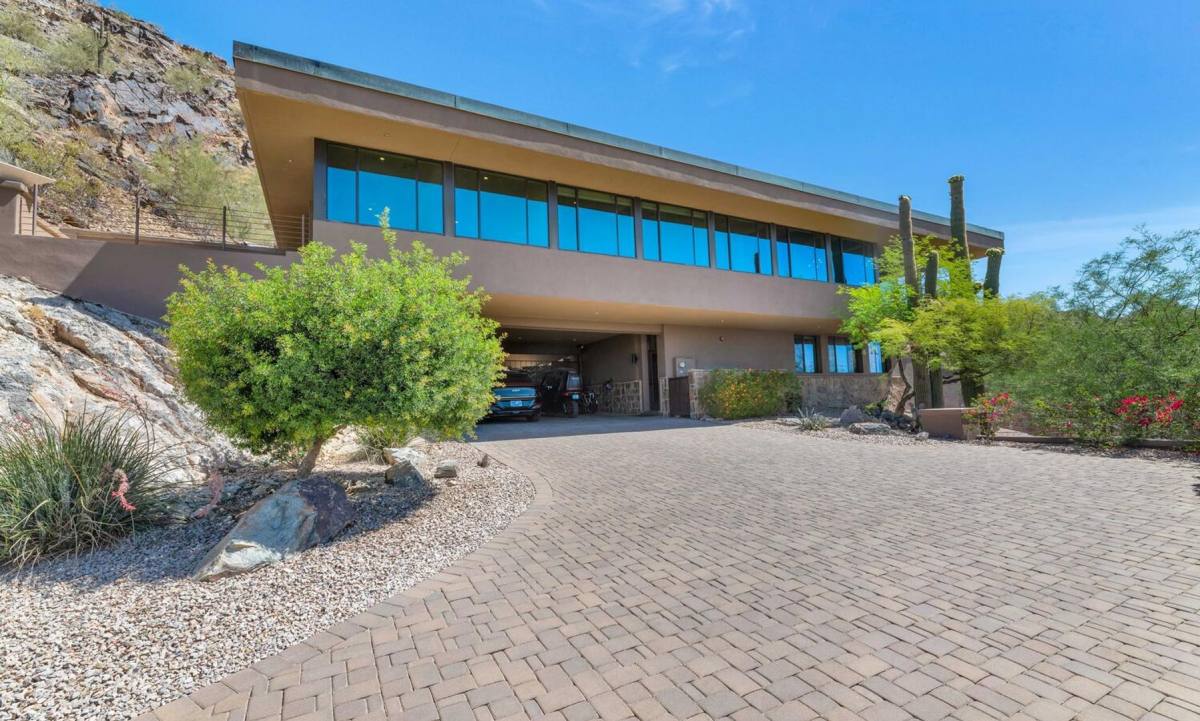 House for rent at 5800 E Glen Dr, Paradise Valley, AZ 85253